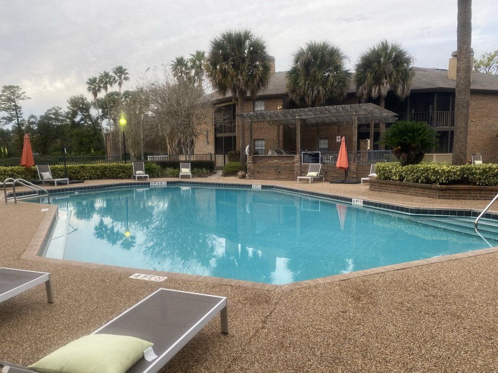 Clean HOA pool and deck maintained by Commercial Aquaworx